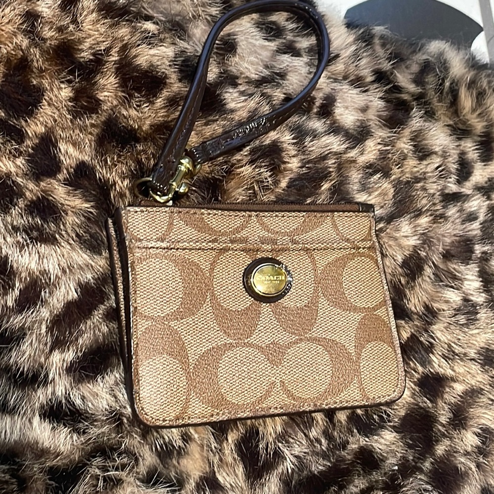 Coach ✨ wristlet
